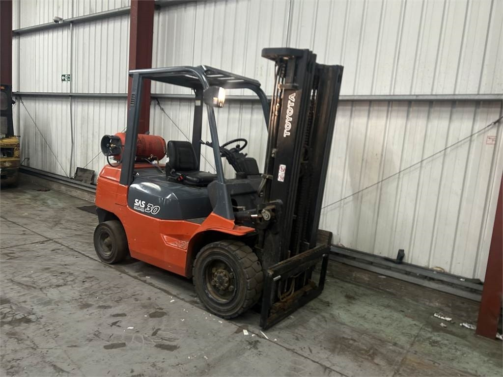 Toyota 7FGF30 - LPG 지게차 : 사진 4 Toyota 7FGF30 - LPG 지게차 : 사진 4