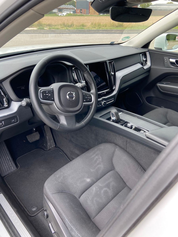 Volvo XC 60 XC60 Momentum Pro AWD - SUV : 사진 3 Volvo XC 60 XC60 Momentum Pro AWD - SUV : 사진 3