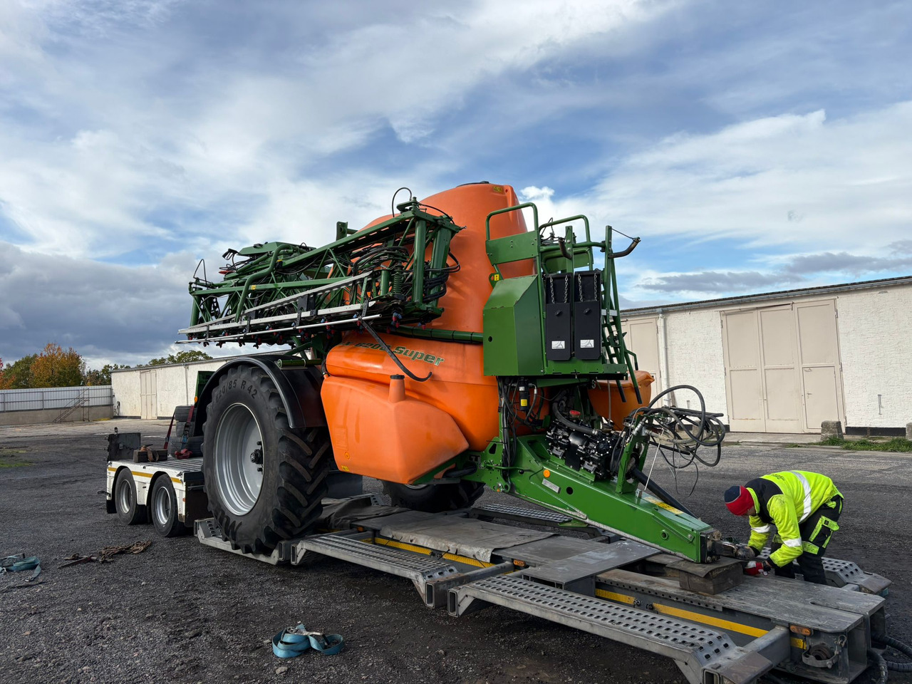 AMAZONE UX 6200 36m GPS - 견인 스프레이 : 사진 2 AMAZONE UX 6200 36m GPS - 견인 스프레이 : 사진 2