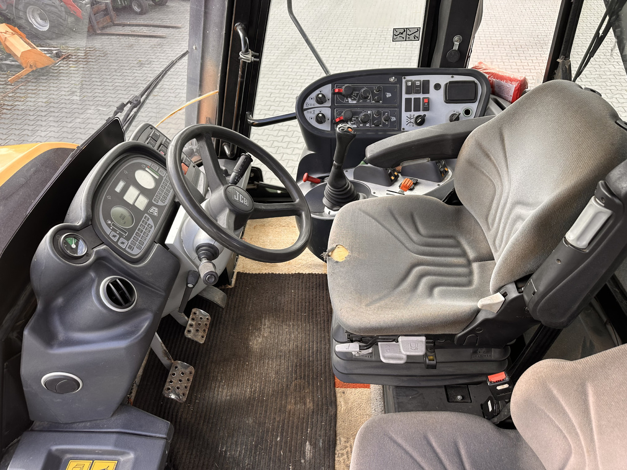 JCB FASTRAC 3230 - 장궤형 트랙터 : 사진 5 JCB FASTRAC 3230 - 장궤형 트랙터 : 사진 5