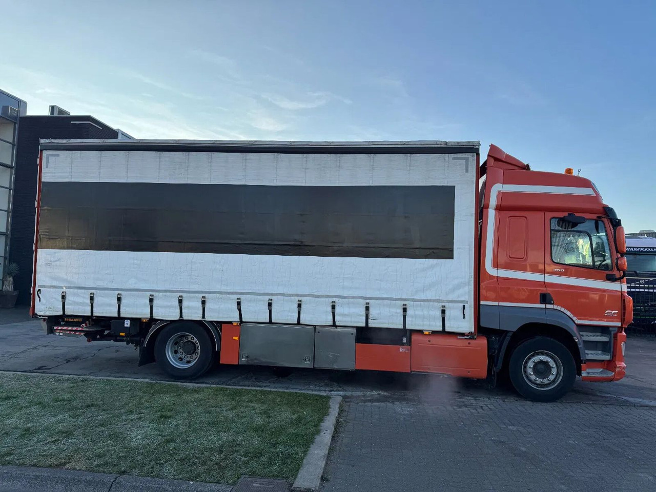 DAF CF 460 4X2 EURO 6 DHOLLANDIA LIFT 2000 KG TÜV TI DAF CF 460 4X2 EURO 6 DHOLLANDIA LIFT 2000 KG TÜV TI - 커튼사이더 트럭 : 사진 4 DAF CF 460 4X2 EURO 6 DHOLLANDIA LIFT 2000 KG TÜV TI DAF CF 460 4X2 EURO 6 DHOLLANDIA LIFT 2000 KG TÜV TI - 커튼사이더 트럭 : 사진 4