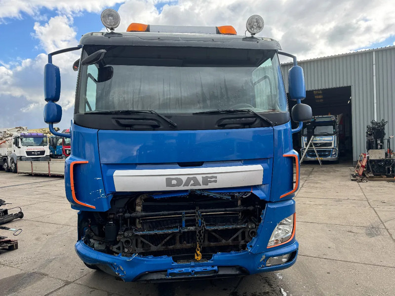 DAF CF 460 8X2 ONLY VISUAL DAMAGED // ENGINE IS RUNNING - 케이블 시스템 트럭 : 사진 2 DAF CF 460 8X2 ONLY VISUAL DAMAGED // ENGINE IS RUNNING - 케이블 시스템 트럭 : 사진 2
