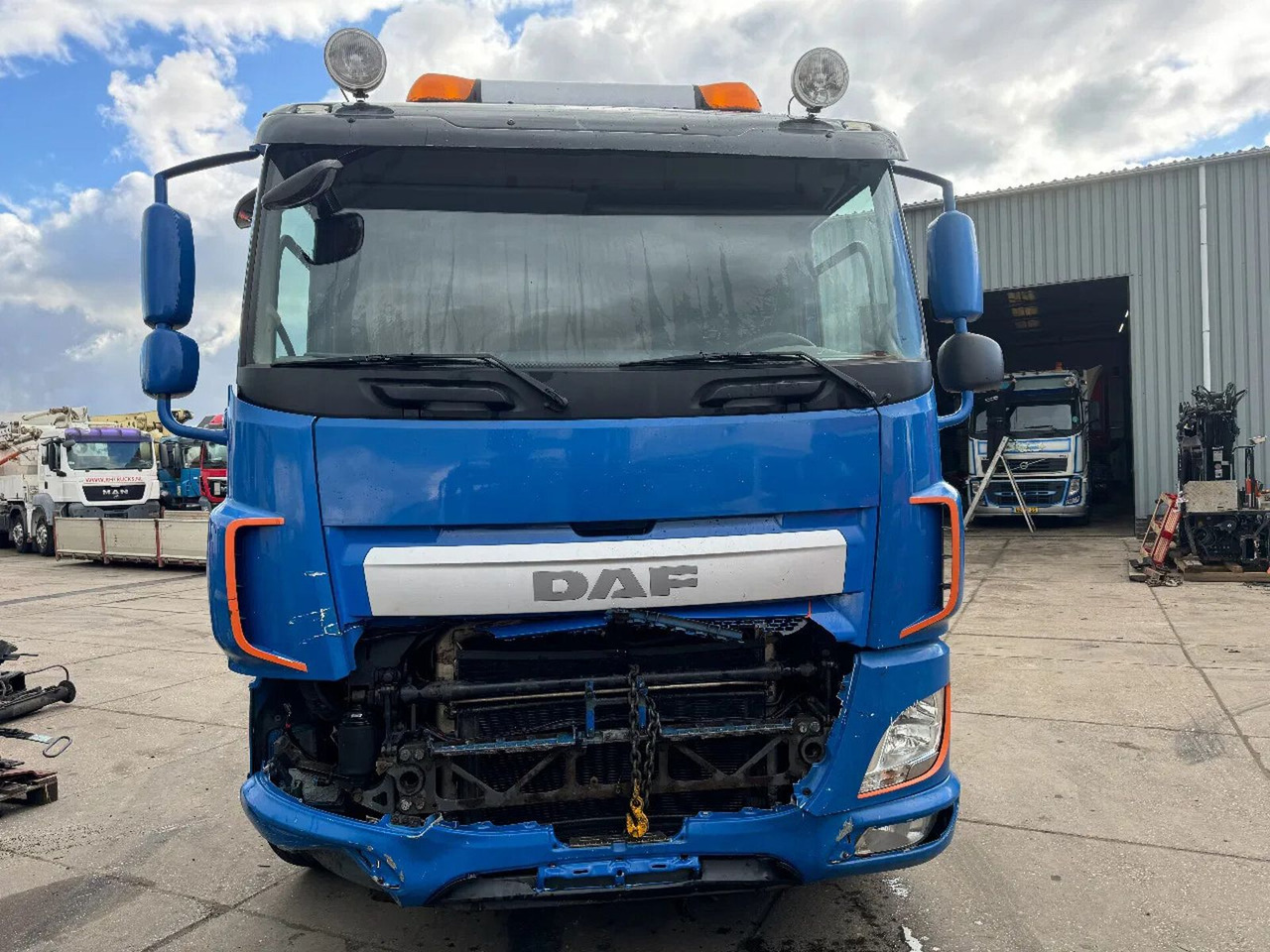 DAF CF 460 8X2 ONLY VISUAL DAMAGED // ENGINE IS RUNN - 후크 리프트 트럭 : 사진 2 DAF CF 460 8X2 ONLY VISUAL DAMAGED // ENGINE IS RUNN - 후크 리프트 트럭 : 사진 2