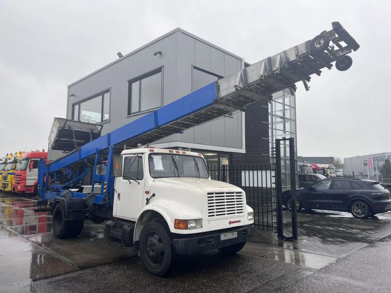 International 4600 4x2 210HP + TEUPEN hyL International 4600 4x2 210HP + TEUPEN hyLI - 트럭 탑재 고가작업 플랫폼 : 사진 3 International 4600 4x2 210HP + TEUPEN hyL International 4600 4x2 210HP + TEUPEN hyLI - 트럭 탑재 고가작업 플랫폼 : 사진 3