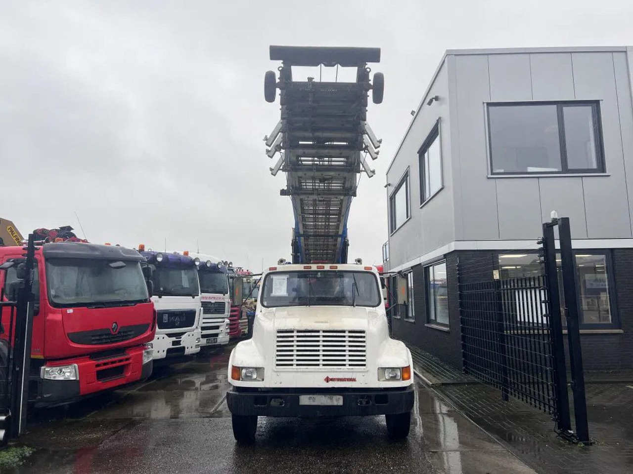International 4600 4x2 210HP + TEUPEN hyL International 4600 4x2 210HP + TEUPEN hyLI - 트럭 탑재 고가작업 플랫폼 : 사진 2 International 4600 4x2 210HP + TEUPEN hyL International 4600 4x2 210HP + TEUPEN hyLI - 트럭 탑재 고가작업 플랫폼 : 사진 2