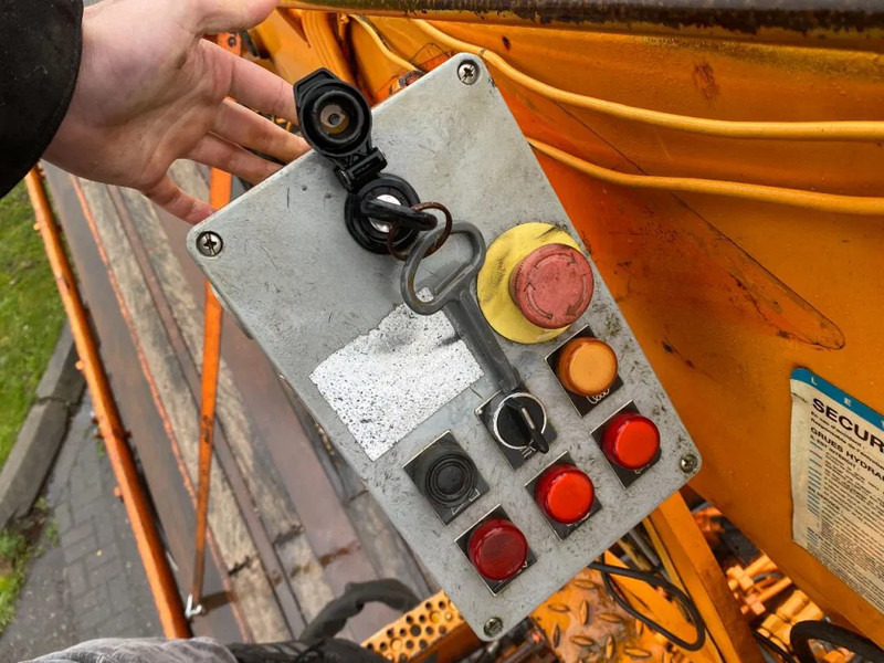 Kaiser KENNIS 14000 ROLLER CRANE HATZ ENGINE - 드롭사이드/ 플랫베드 세미 트레일러 : 사진 4 Kaiser KENNIS 14000 ROLLER CRANE HATZ ENGINE - 드롭사이드/ 플랫베드 세미 트레일러 : 사진 4