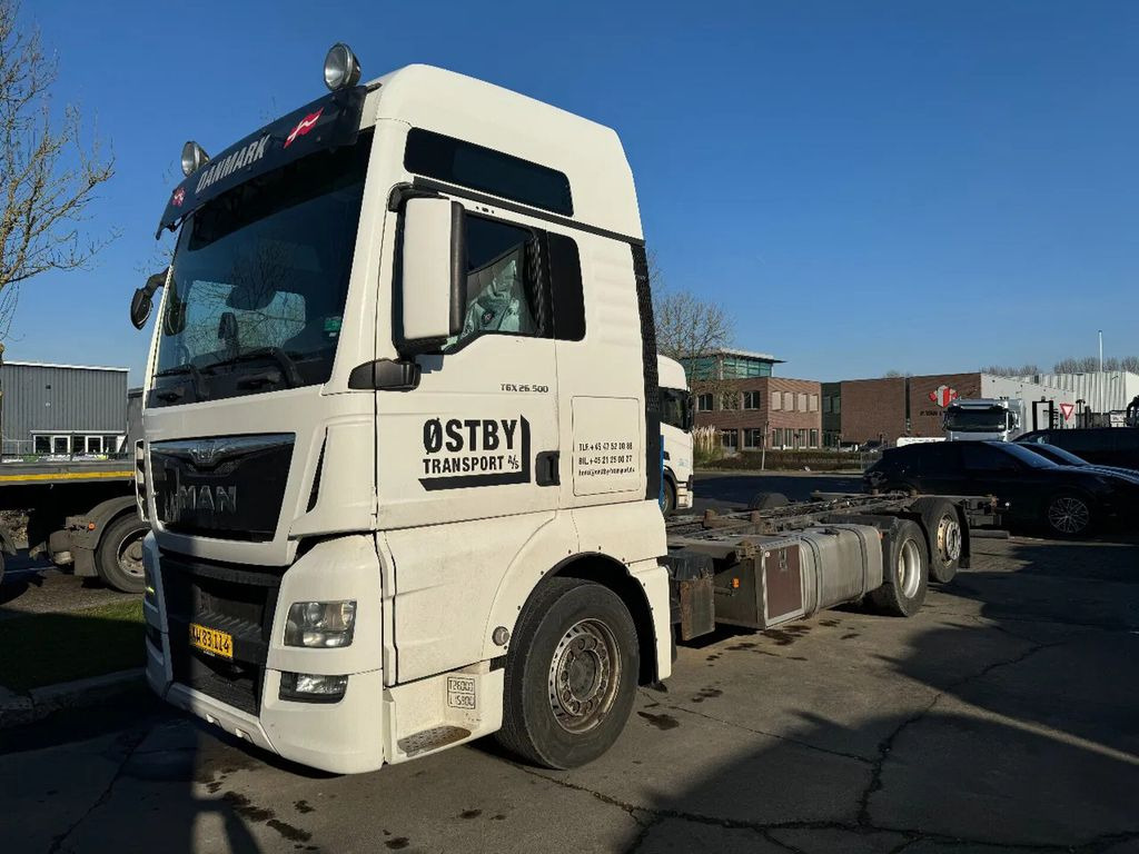 MAN TGX 26.500 6X2 EURO 6 BDF SYSTEM FULL AIR - 컨테이너 운반 장치/ 스와프 보디 트럭 : 사진 1 MAN TGX 26.500 6X2 EURO 6 BDF SYSTEM FULL AIR - 컨테이너 운반 장치/ 스와프 보디 트럭 : 사진 1