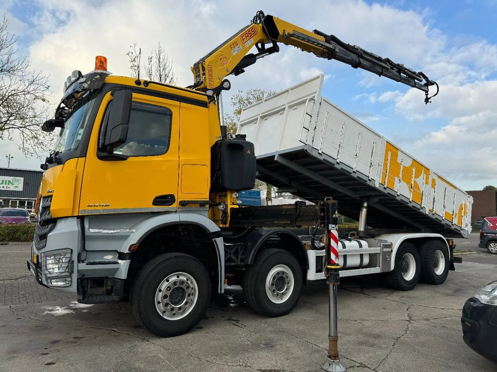Mercedes-Benz Arocs 4448 8X4 + EURO 6 + FASSI F315 + REMOTE + - 크레인 트럭, 덤프트럭 : 사진 2 Mercedes-Benz Arocs 4448 8X4 + EURO 6 + FASSI F315 + REMOTE + - 크레인 트럭, 덤프트럭 : 사진 2