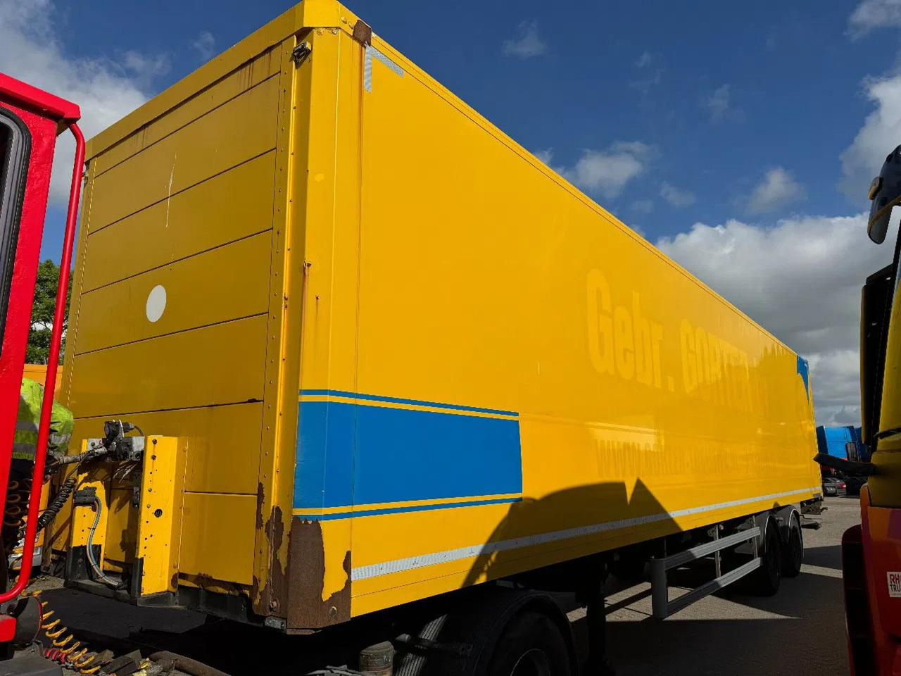 System Trailer TFSH 18 TRPLY - 2 AXLE SAF + STEE - 밀폐형 박스 세미 트레일러 : 사진 5 System Trailer TFSH 18 TRPLY - 2 AXLE SAF + STEE - 밀폐형 박스 세미 트레일러 : 사진 5