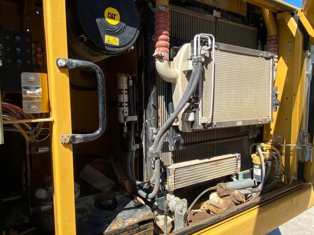 크롤러 굴삭기 CAT 323 E : 사진 12