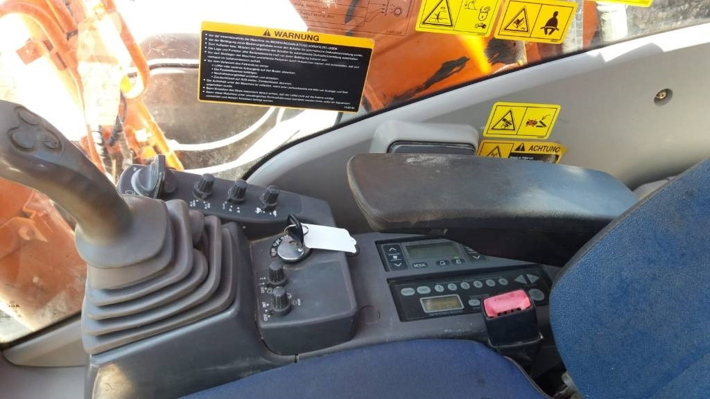 HITACHI ZX 210LC - 크롤러 굴삭기 : 사진 5 HITACHI ZX 210LC - 크롤러 굴삭기 : 사진 5