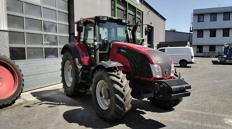 Valtra T153 Versu - 장궤형 트랙터 : 사진 3 Valtra T153 Versu - 장궤형 트랙터 : 사진 3