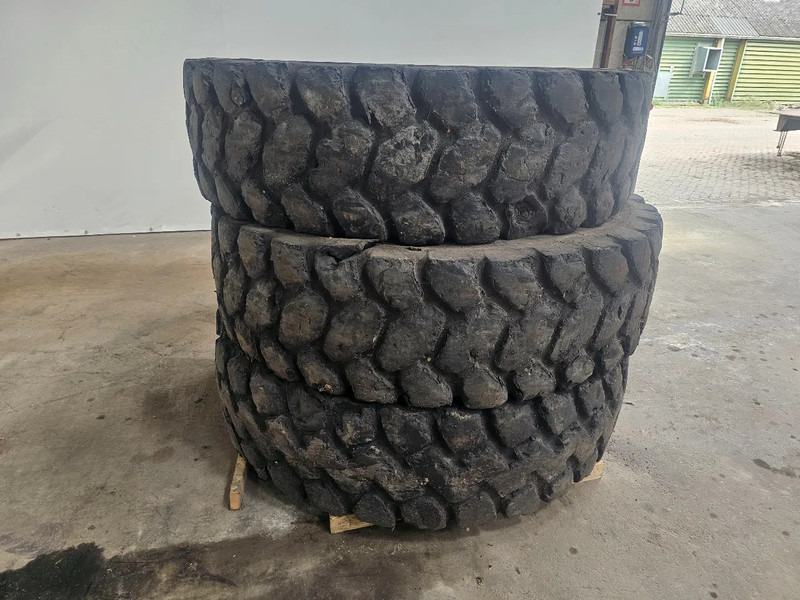Michelin 18.00 R33 - 타이어 트럭 용 : 사진 2 Michelin 18.00 R33 - 타이어 트럭 용 : 사진 2