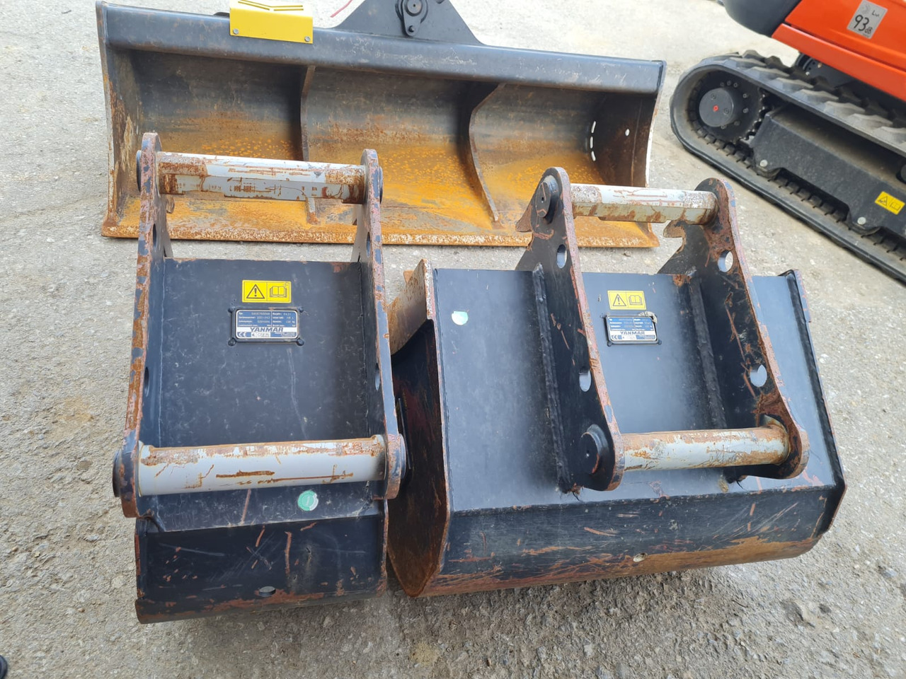 Bucket package for Yanmar B 95 W - 굴삭기 버킷 휠 굴삭기 용 : 사진 1 Bucket package for Yanmar B 95 W - 굴삭기 버킷 휠 굴삭기 용 : 사진 1