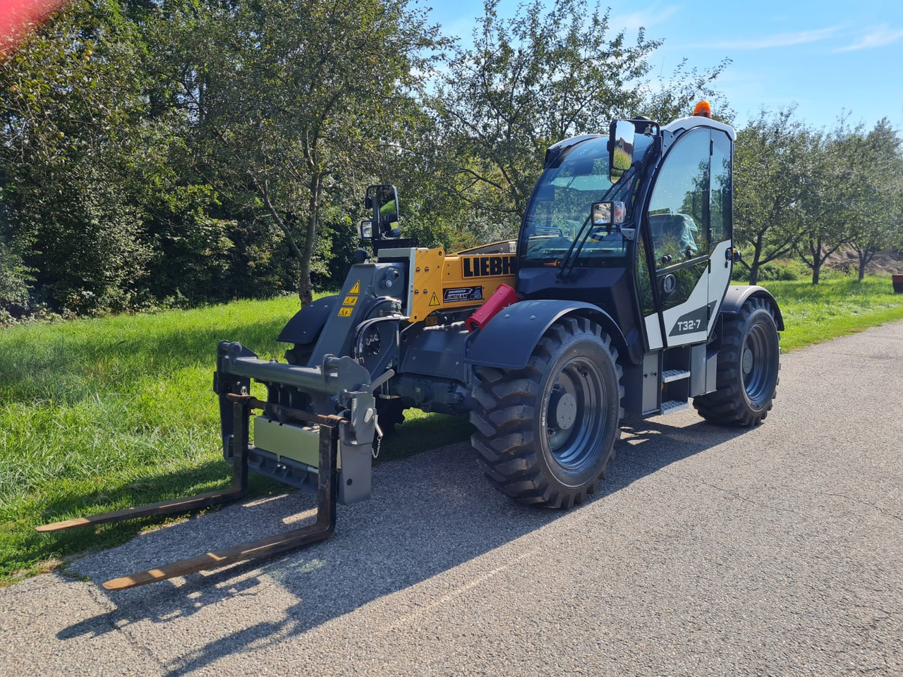 LIEBHERR T 32-7 - 텔레스코픽 핸들러 : 사진 5 LIEBHERR T 32-7 - 텔레스코픽 핸들러 : 사진 5