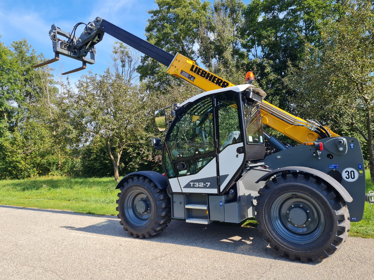 LIEBHERR T 32-7 - 텔레스코픽 핸들러 : 사진 4 LIEBHERR T 32-7 - 텔레스코픽 핸들러 : 사진 4