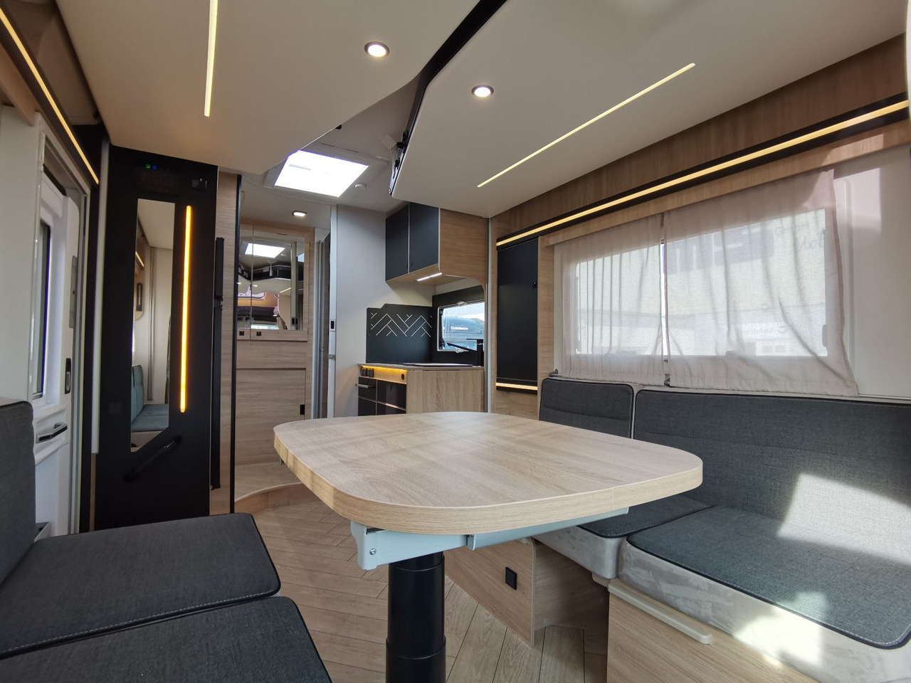 Chausson 630 TITANIUM / MODELL 2026 / EINZELHUBBETTEN - 세미 통합 모터홈 : 사진 5 Chausson 630 TITANIUM / MODELL 2026 / EINZELHUBBETTEN - 세미 통합 모터홈 : 사진 5