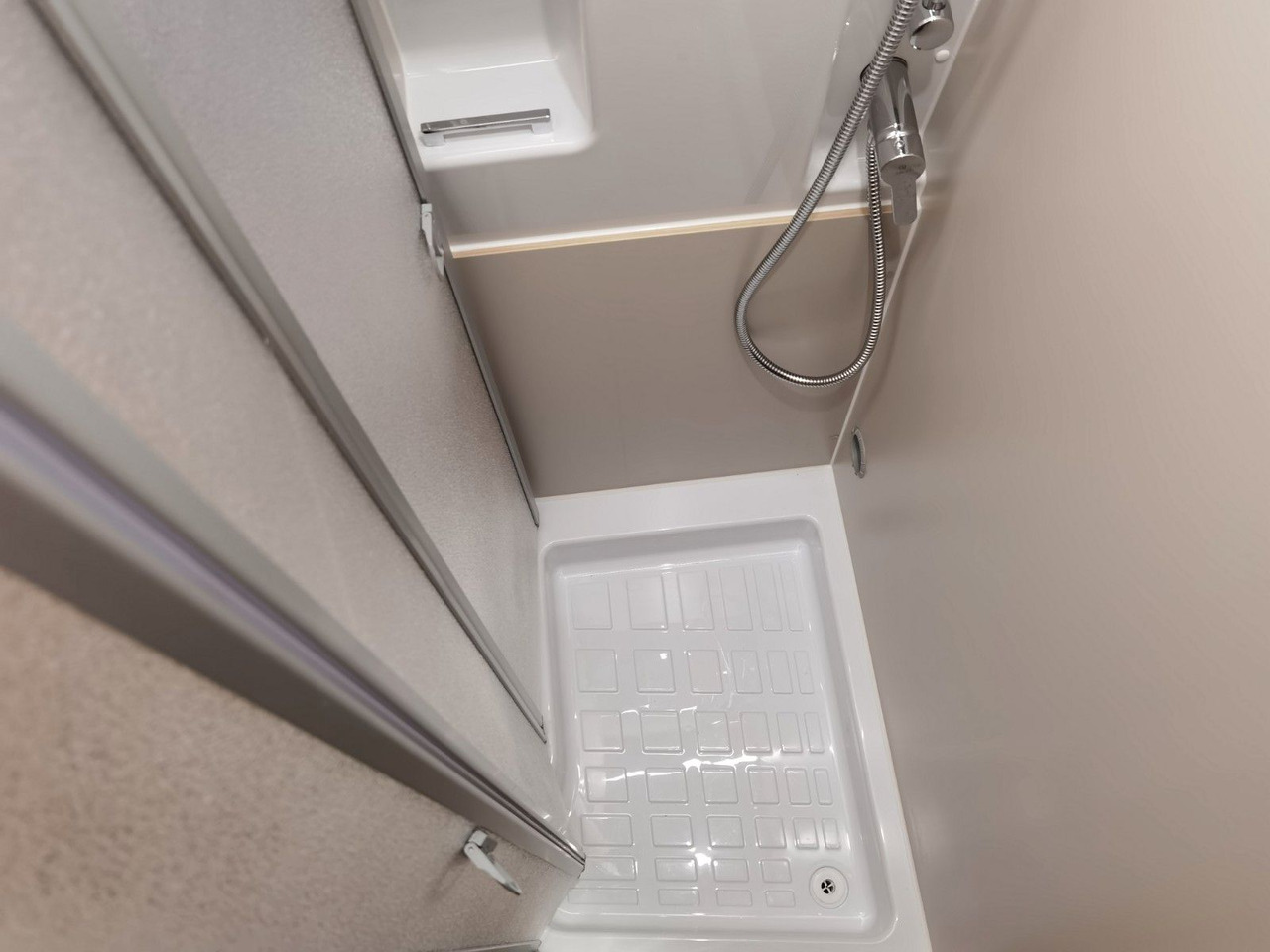 캠핑 밴 Chausson V690 SPORT LINE / -2026- / XXL-HUBBETT E-BIKE GA : 사진 23 캠핑 밴 Chausson V690 SPORT LINE / -2026- / XXL-HUBBETT E-BIKE GA : 사진 23