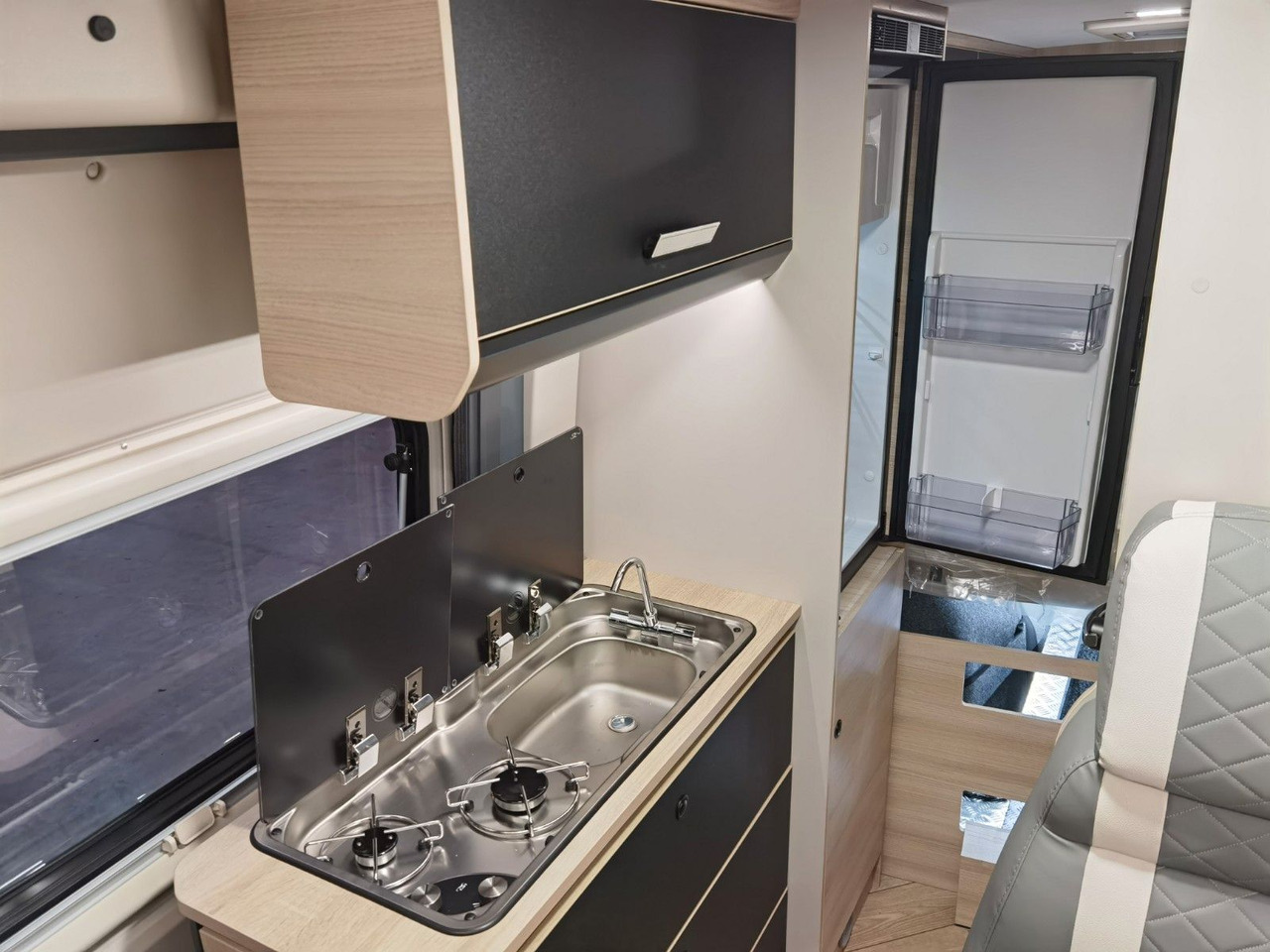 캠핑 밴 Chausson V690 SPORT LINE / -2026- / XXL-HUBBETT E-BIKE GA : 사진 17 캠핑 밴 Chausson V690 SPORT LINE / -2026- / XXL-HUBBETT E-BIKE GA : 사진 17