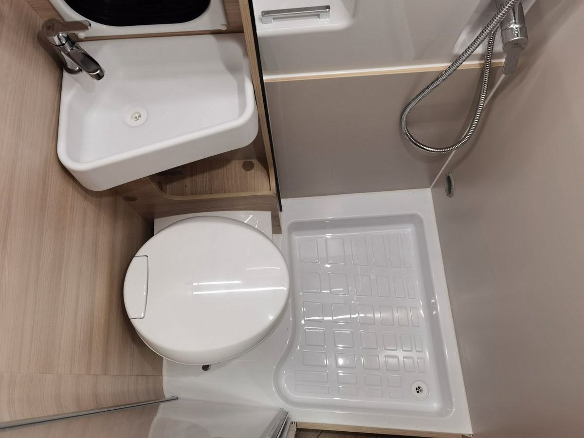 캠핑 밴 Chausson V690 SPORT LINE / -2026- / XXL-HUBBETT E-BIKE GA : 사진 21 캠핑 밴 Chausson V690 SPORT LINE / -2026- / XXL-HUBBETT E-BIKE GA : 사진 21