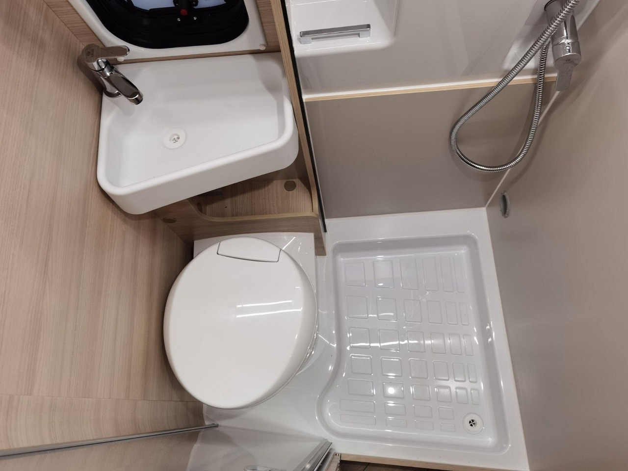 캠핑 밴 Chausson V690 SPORT LINE / -2026- / XXL-HUBBETT E-BIKE GA : 사진 22 캠핑 밴 Chausson V690 SPORT LINE / -2026- / XXL-HUBBETT E-BIKE GA : 사진 22