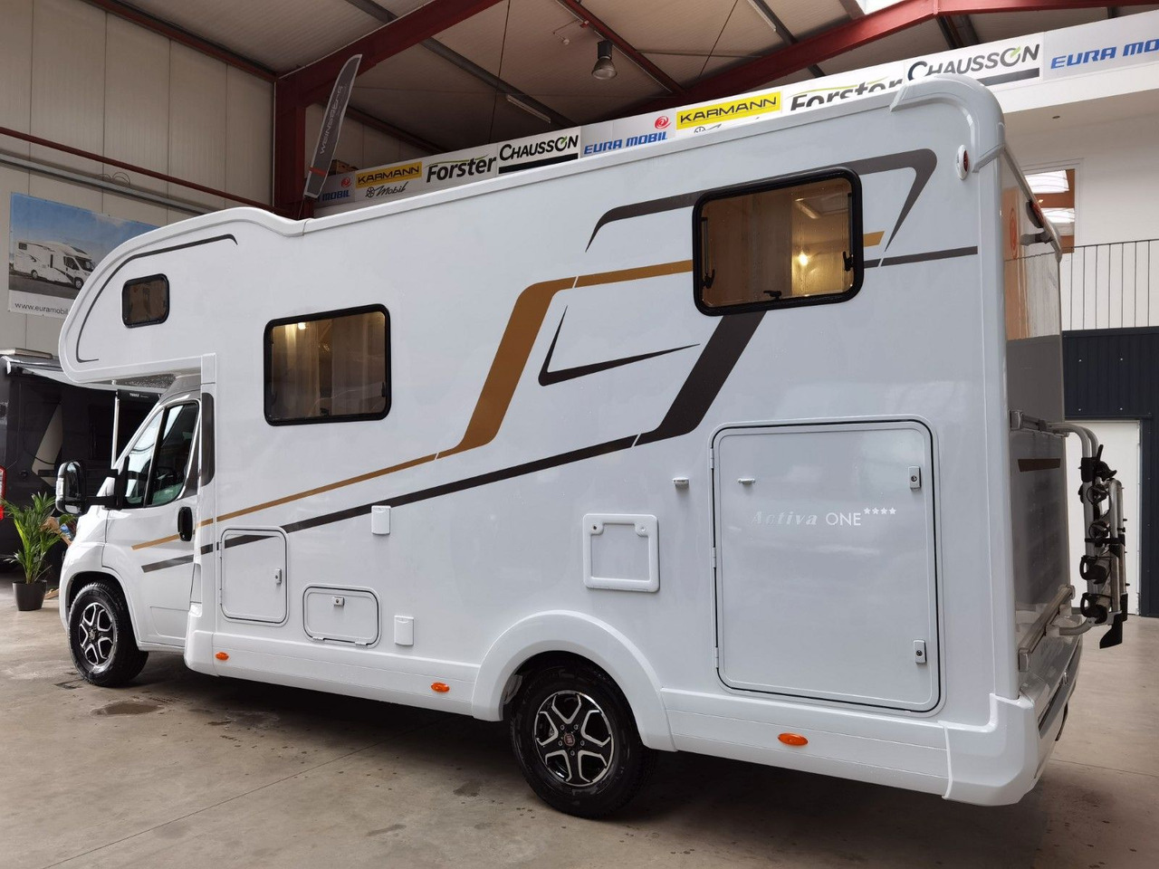 Eura Mobil ACTIVA ONE 690 HB / 180PS-40H MAXI/ PANORAMADACH - 알코브 모터홈 : 사진 5 Eura Mobil ACTIVA ONE 690 HB / 180PS-40H MAXI/ PANORAMADACH - 알코브 모터홈 : 사진 5