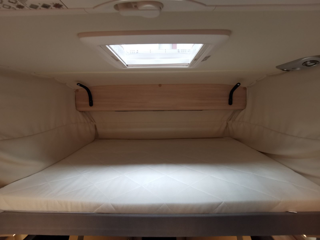 통합 모터홈 Eura Mobil INTEGRA LINE 720 EB /-2026- /8G-180PS/PLUS-PAKET : 사진 16 통합 모터홈 Eura Mobil INTEGRA LINE 720 EB /-2026- /8G-180PS/PLUS-PAKET : 사진 16