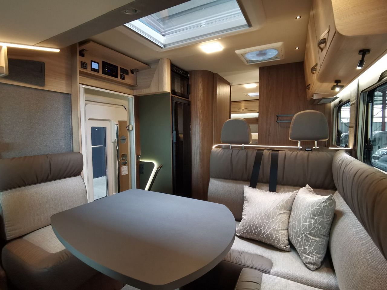 통합 모터홈 Eura Mobil INTEGRA LINE 720 EB /-2026- /8G-180PS/PLUS-PAKET : 사진 15 통합 모터홈 Eura Mobil INTEGRA LINE 720 EB /-2026- /8G-180PS/PLUS-PAKET : 사진 15