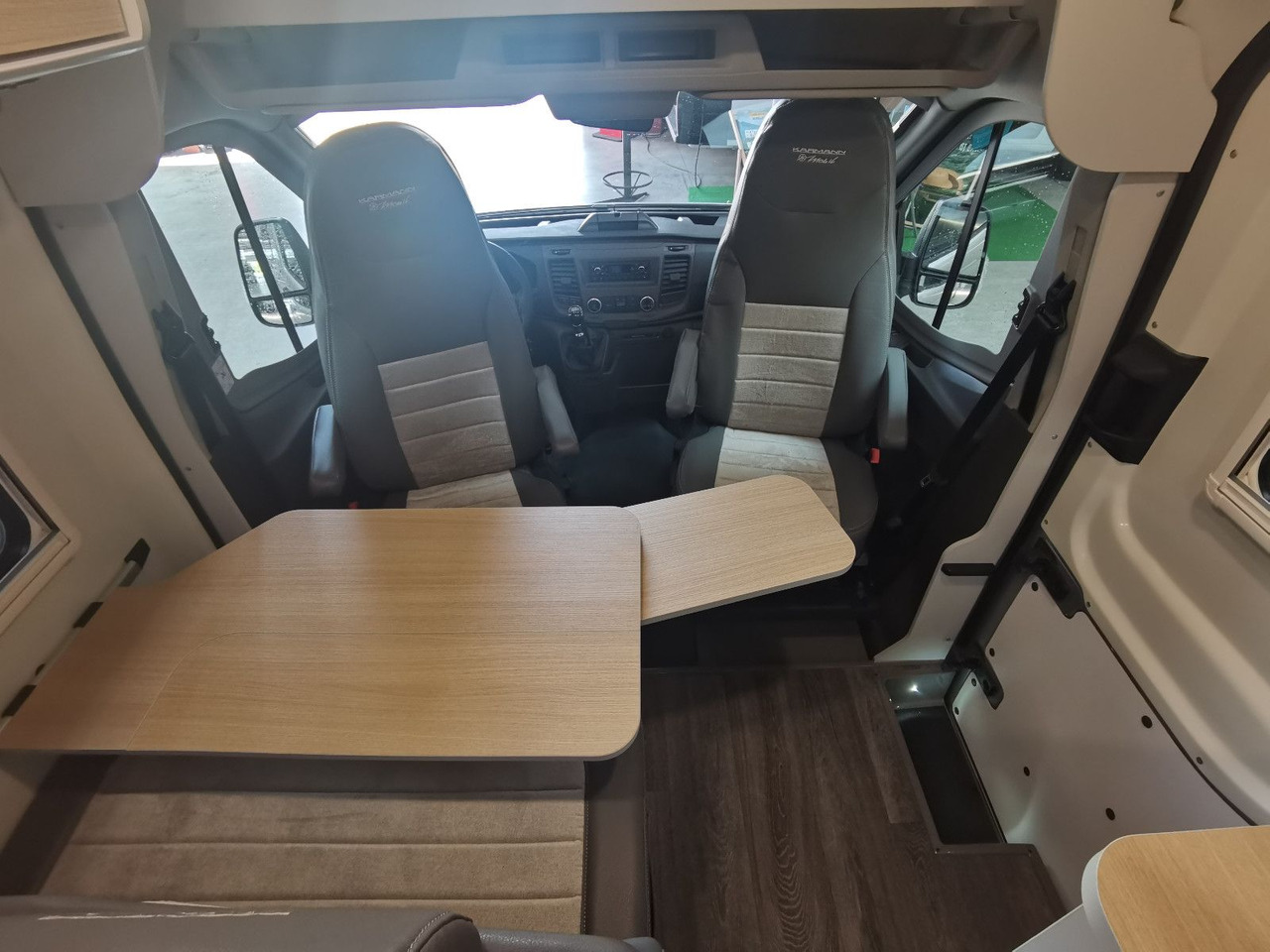 캠핑 밴 Karmann DEXTER 560 / 170PS - 4x4 / SOLAR & MARKISE & ALU : 사진 11