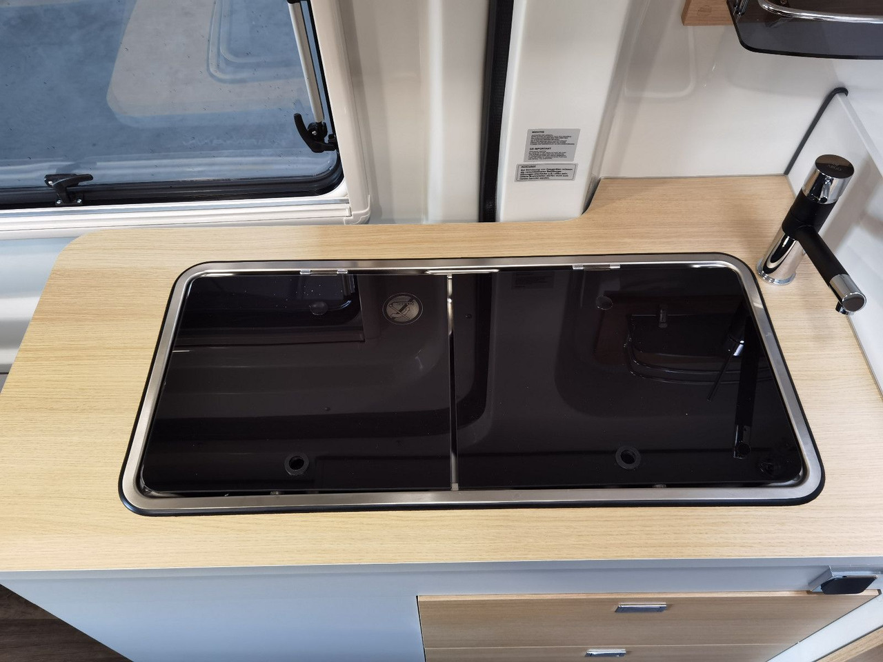 캠핑 밴 Karmann DEXTER 560 / 170PS - 4x4 / SOLAR & MARKISE & ALU : 사진 13