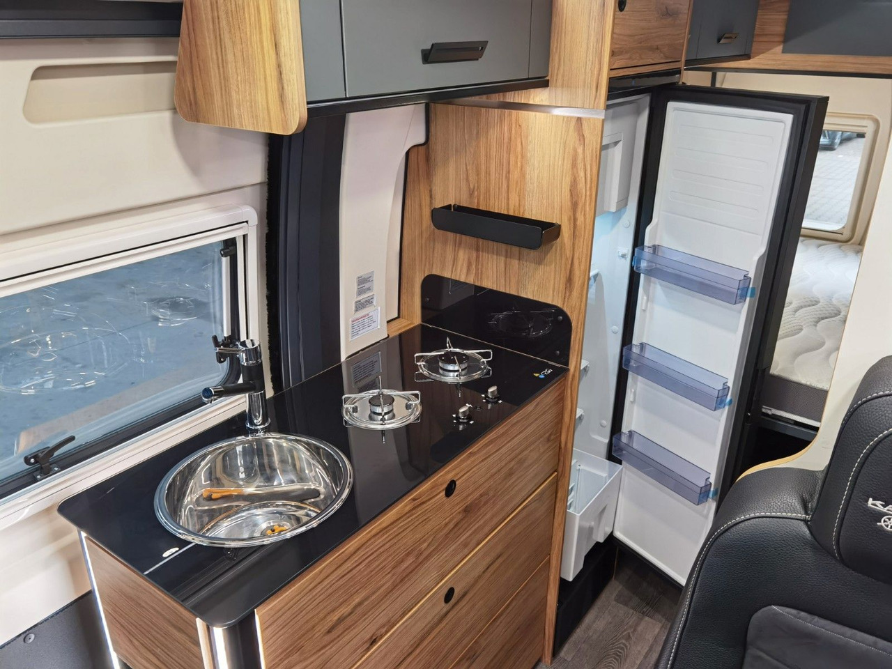 캠핑 밴 Karmann DEXTER 580 /-MODELL 2026-/ PANORAMA DACHFENSTER : 사진 16 캠핑 밴 Karmann DEXTER 580 /-MODELL 2026-/ PANORAMA DACHFENSTER : 사진 16