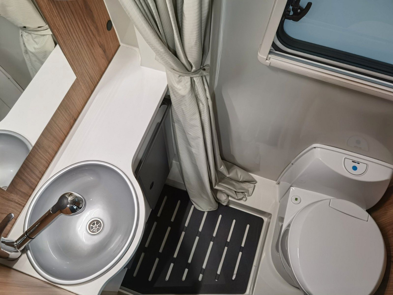 캠핑 밴 Karmann DEXTER 600 / -2026- /8G.AUTOMATIK / EINZELBETTEN : 사진 20