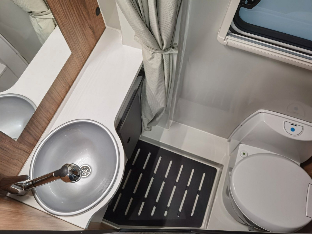 캠핑 밴 Karmann DEXTER 600 / -2026-/ EINZELBETTEN  & BAR-VERSION : 사진 20