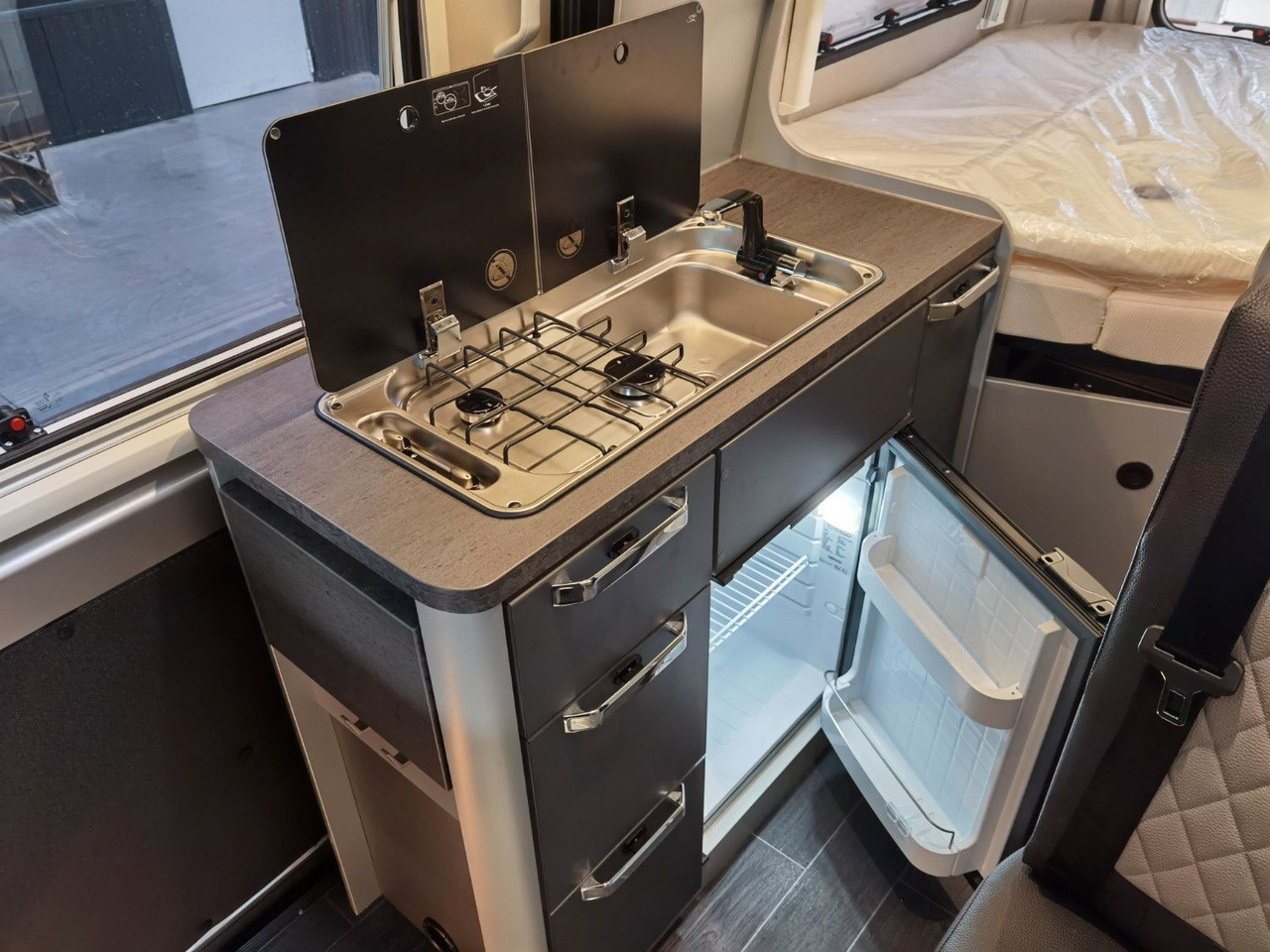 캠핑 밴 Weinsberg CARABUS GREY 540 MQ - EDITION FIRE /-2026-/140PS : 사진 16