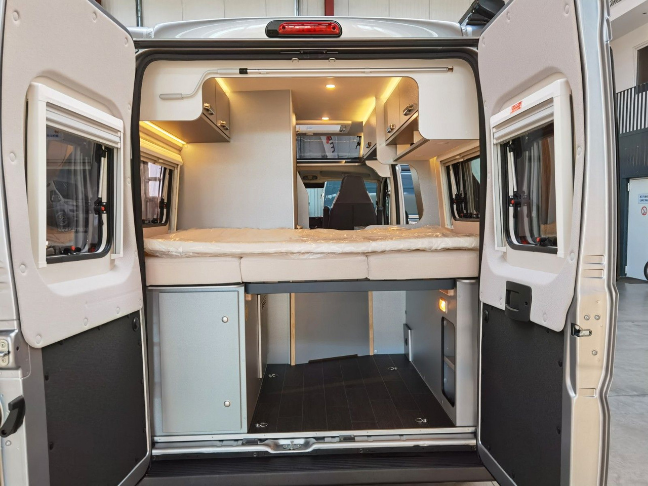 캠핑 밴 Weinsberg CARABUS GREY 540 MQ - EDITION FIRE /-2026-/140PS : 사진 11