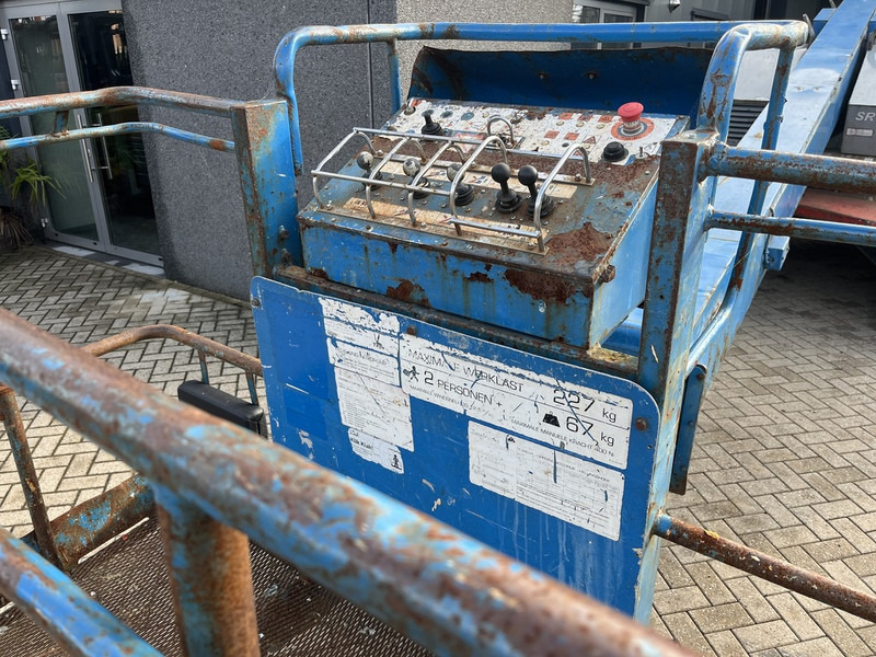 Aichi SR18A telescoop hoogwerker ISUZU diesel rubber pads 2007 AICHI - 텔레스코픽 붐 : 사진 2 Aichi SR18A telescoop hoogwerker ISUZU diesel rubber pads 2007 AICHI - 텔레스코픽 붐 : 사진 2