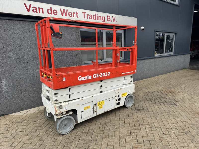 Genie GS2032 schaarlift schaar hoogwerker 2013 uur 8mtr werkhoogte - 시저 리프트 : 사진 2 Genie GS2032 schaarlift schaar hoogwerker 2013 uur 8mtr werkhoogte - 시저 리프트 : 사진 2
