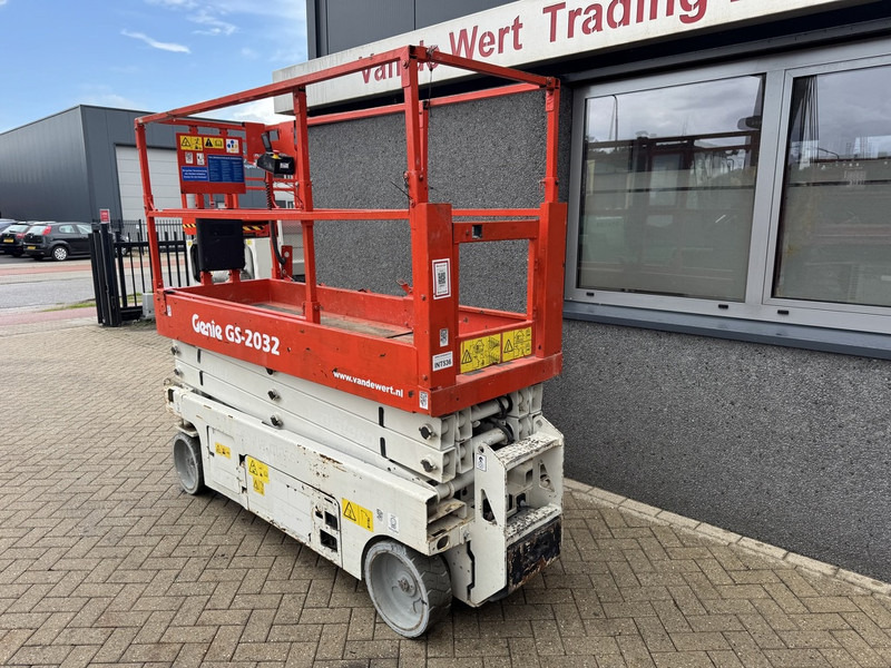 Genie GS2032 schaarlift schaar hoogwerker 2013 uur 8mtr werkhoogte - 시저 리프트 : 사진 4 Genie GS2032 schaarlift schaar hoogwerker 2013 uur 8mtr werkhoogte - 시저 리프트 : 사진 4