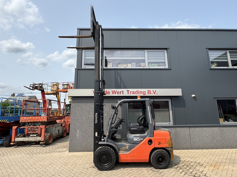 디젤 지게차 Toyota 02-8 FDF 30 : 사진 6