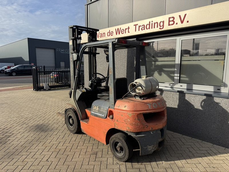 Toyota 42-7FGF25 duplo 400 3e / 4e Functie LPG 2001 - LPG 지게차 : 사진 4 Toyota 42-7FGF25 duplo 400 3e / 4e Functie LPG 2001 - LPG 지게차 : 사진 4