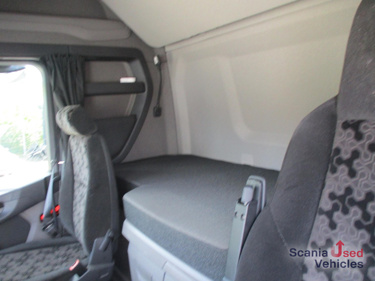 SCANIA R 460 A4x2NA / 2-Kreis Hydr. / Navi / LED / ADR AT - 트랙터 유닛 : 사진 3 SCANIA R 460 A4x2NA / 2-Kreis Hydr. / Navi / LED / ADR AT - 트랙터 유닛 : 사진 3