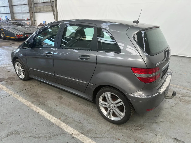 Mercedes-Benz B-Klasse 180 - 세단 : 사진 4 Mercedes-Benz B-Klasse 180 - 세단 : 사진 4