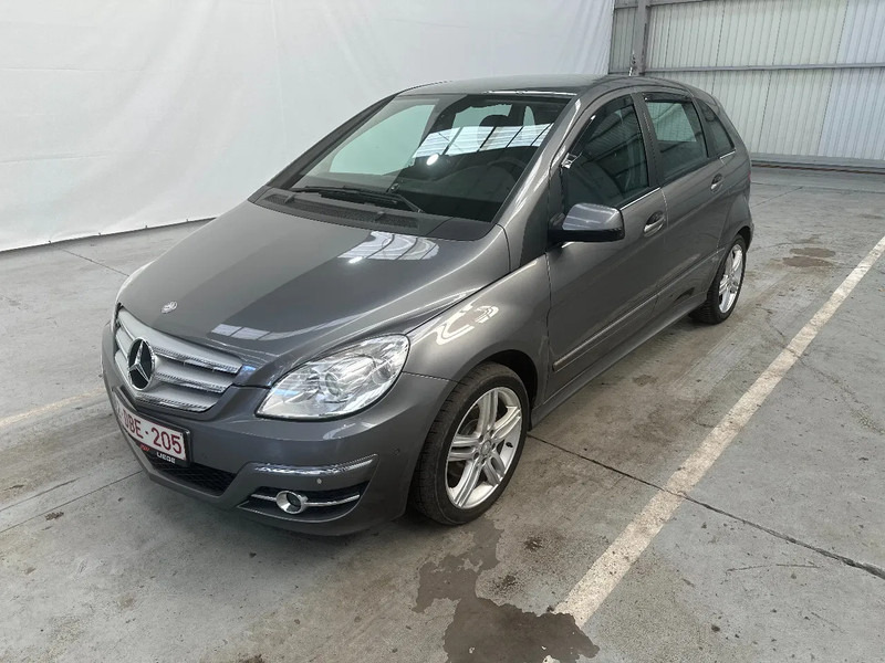 Mercedes-Benz B-Klasse 180 - 세단 : 사진 2 Mercedes-Benz B-Klasse 180 - 세단 : 사진 2