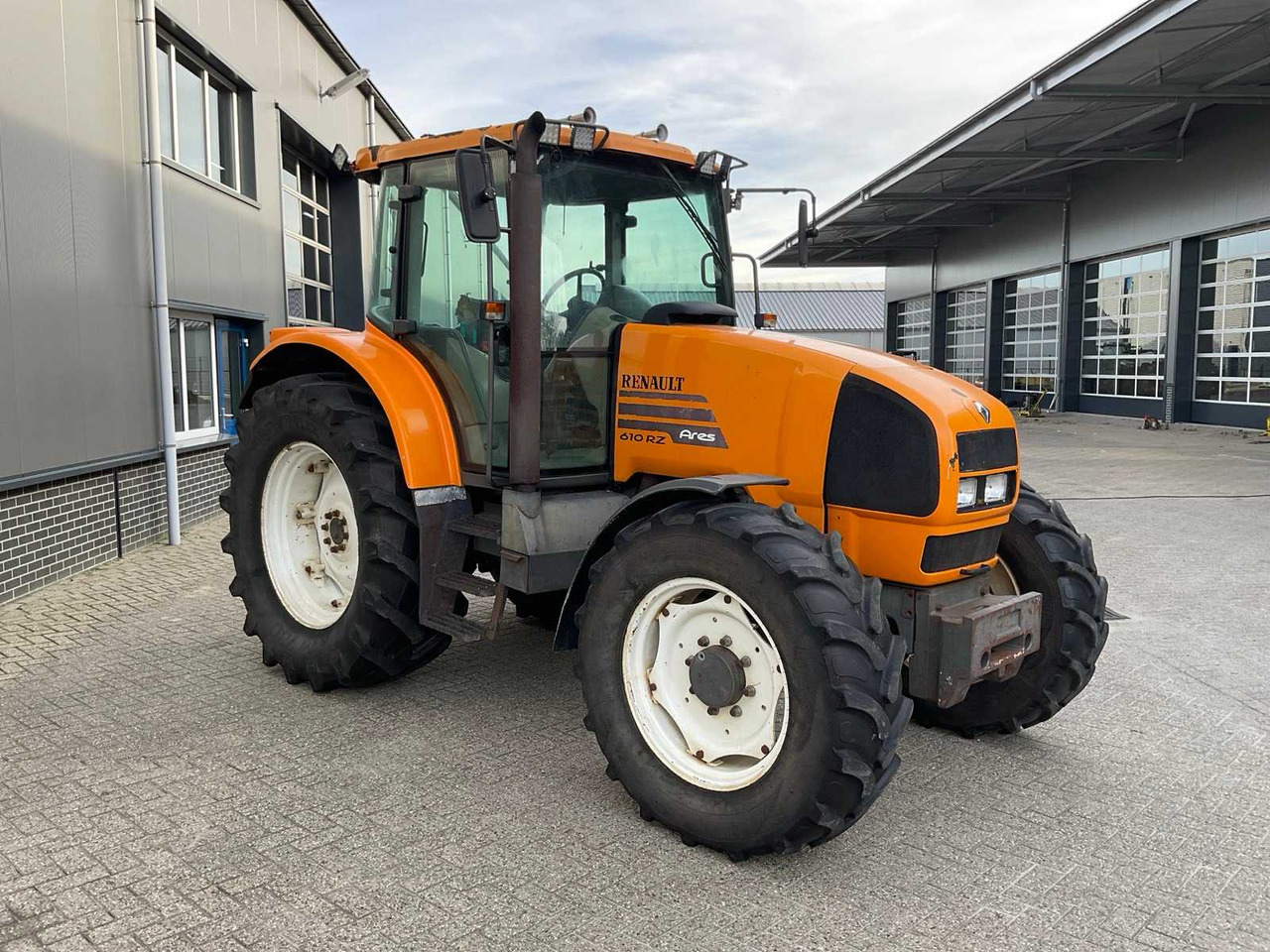 1999 RENAULT ARES 610 RZ ALL-WHEEL DRIVE FARM TRACTOR - 장궤형 트랙터 : 사진 4 1999 RENAULT ARES 610 RZ ALL-WHEEL DRIVE FARM TRACTOR - 장궤형 트랙터 : 사진 4