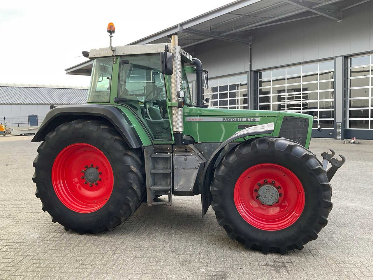 2000 FENDT FAVORIT 816 ALL-WHEEL DRIVE AGRICULTURAL TRACTOR - 장궤형 트랙터 : 사진 5 2000 FENDT FAVORIT 816 ALL-WHEEL DRIVE AGRICULTURAL TRACTOR - 장궤형 트랙터 : 사진 5