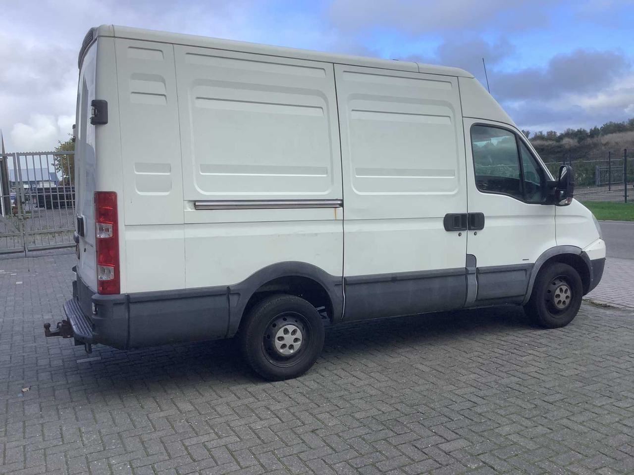 2007 IVECO DAILY 29 L 10V 300 H2 L COMMERCIAL VEHICLE - 밴 : 사진 4 2007 IVECO DAILY 29 L 10V 300 H2 L COMMERCIAL VEHICLE - 밴 : 사진 4