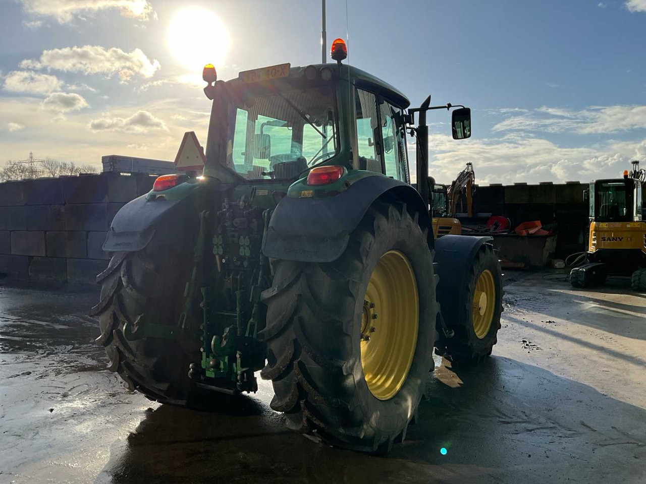2007 JOHN DEERE 6820 FOUR WHEEL DRIVE FARM TRACTOR - 장궤형 트랙터 : 사진 4 2007 JOHN DEERE 6820 FOUR WHEEL DRIVE FARM TRACTOR - 장궤형 트랙터 : 사진 4