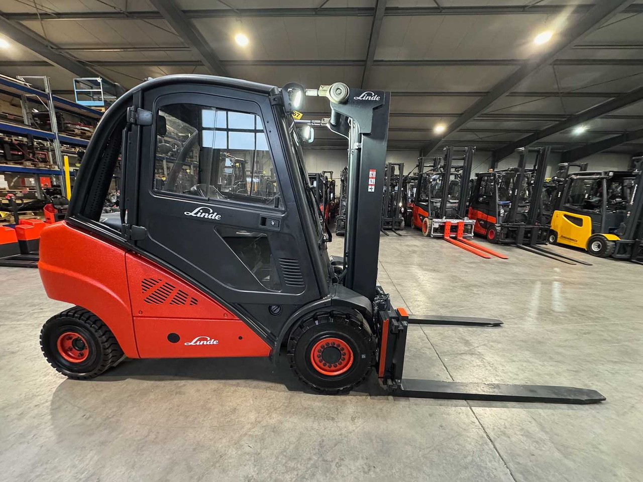지게차 2010 LINDE H30D-01 3.000KG 3.+4. VALVE FORK ADJUSTER TRIPLEX DIESEL FORKLIFT FORKLIFT 10,482 HOURS. : 사진 9 지게차 2010 LINDE H30D-01 3.000KG 3.+4. VALVE FORK ADJUSTER TRIPLEX DIESEL FORKLIFT FORKLIFT 10,482 HOURS. : 사진 9