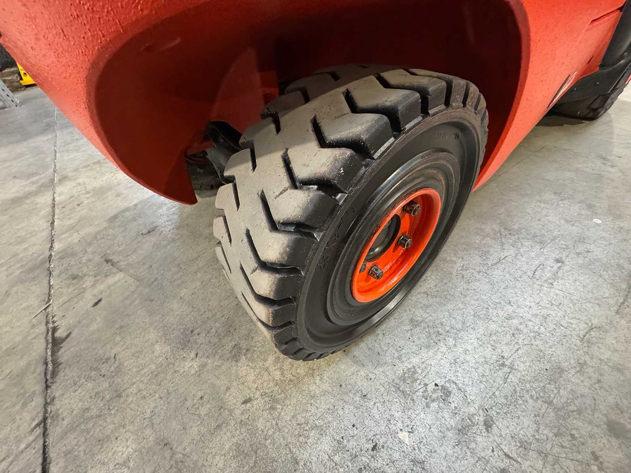 지게차 2010 LINDE H30D-01 3.000KG 3.+4. VALVE FORK ADJUSTER TRIPLEX DIESEL FORKLIFT FORKLIFT 10,482 HOURS. : 사진 13 지게차 2010 LINDE H30D-01 3.000KG 3.+4. VALVE FORK ADJUSTER TRIPLEX DIESEL FORKLIFT FORKLIFT 10,482 HOURS. : 사진 13