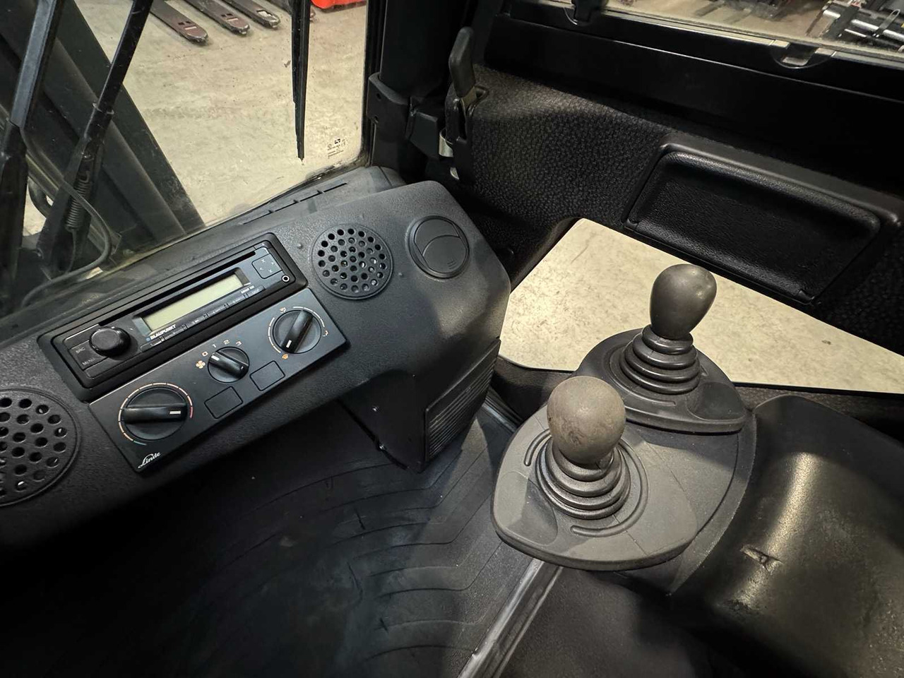 지게차 2010 LINDE H30D-01 3.000KG 3.+4. VALVE FORK ADJUSTER TRIPLEX DIESEL FORKLIFT FORKLIFT 10,482 HOURS. : 사진 17 지게차 2010 LINDE H30D-01 3.000KG 3.+4. VALVE FORK ADJUSTER TRIPLEX DIESEL FORKLIFT FORKLIFT 10,482 HOURS. : 사진 17